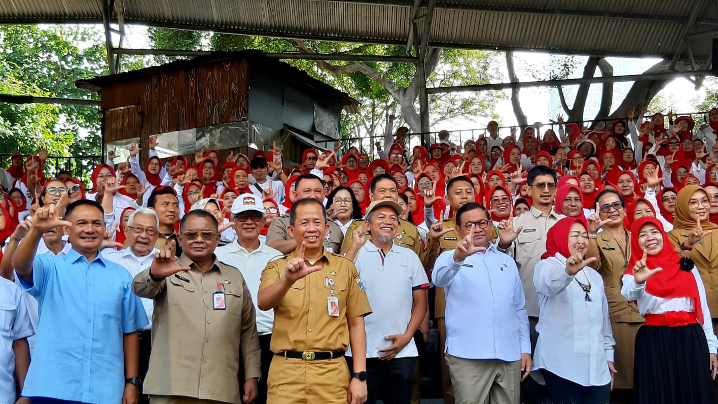 Gubernur DKI Jakarta Pramono Anung menghadiri Peringatan Hari Lanjut Usia Nasional (HLUN) ke-30 di Jakarta Bird Land Ancol